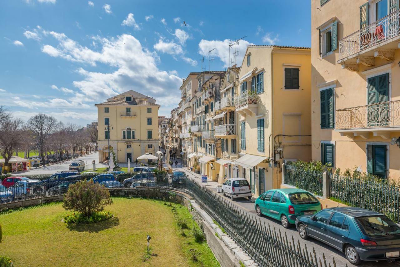 Venetian 27 *